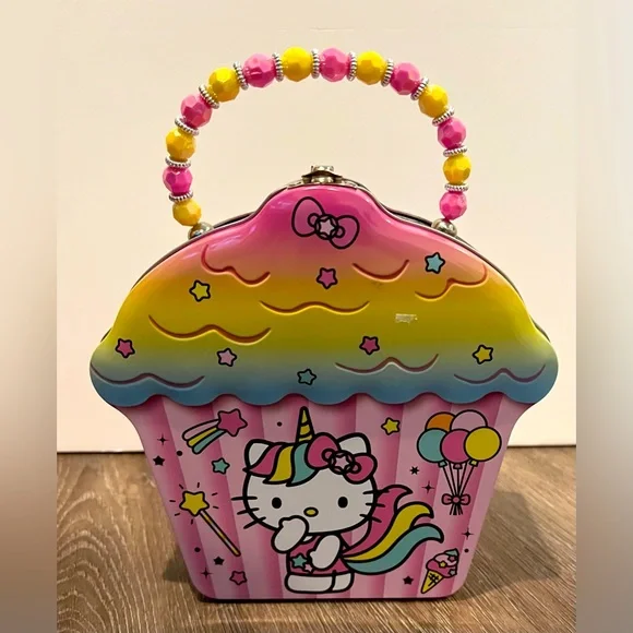 Absolutely Adorable Hello Kitty Metal Tin/Purse- NWT - Picture 1 of 4